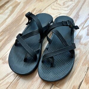 Women’s Black Thin Strapped Chacos